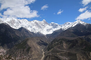 壮丽雪山景观