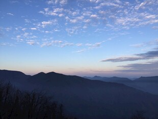 山间暮色美景
