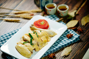 美味白切鸡摆盘精致诱人