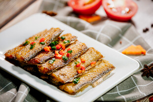 香煎带鱼 美味诱人的佳肴