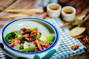 美味蔬菜坚果沙拉摆拍