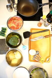 厨房烹饪食材与厨具准备