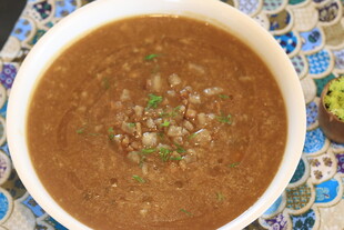 一碗美味的棕色浓汤