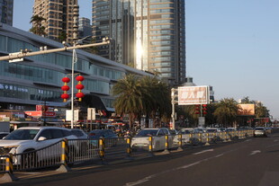 城市街道交通景象