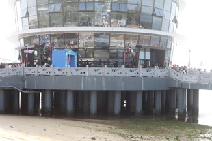 海滨现代建筑观景平台