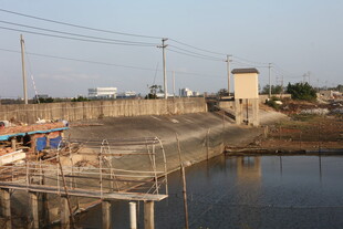 水坝设施近景