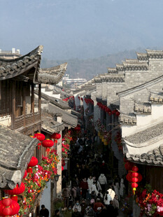 古街热闹景象