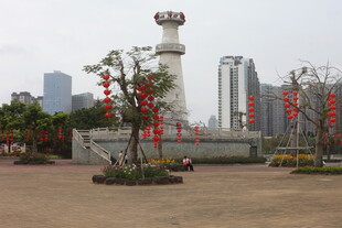 城市广场中的特色景观塔