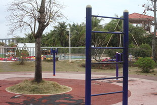 户外社区健身器材场景