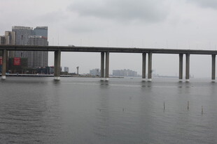 城市水上高架桥景观