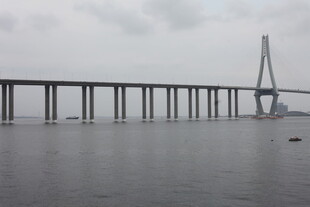 海上大桥壮观景象