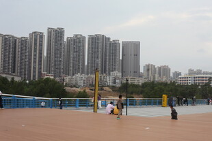 城市边的户外休闲运动场地