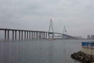 跨海大桥横跨宽阔水域