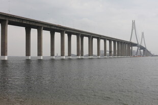 海上大桥壮观景象