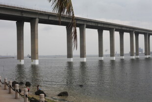 海上长桥横跨碧波