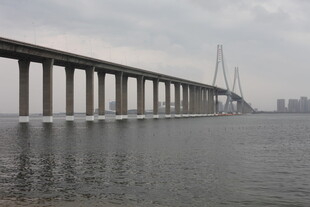 跨海大桥横跨浩渺水面