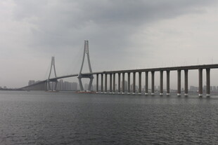 海上大桥壮观景象