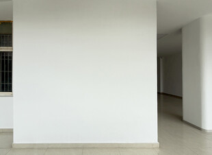 空旷室内白墙空间场景