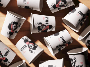 堆叠的卡通图案纸杯展示样机