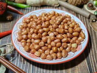 一盘美味花生米