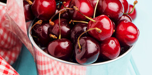 碗中鲜美的红樱桃