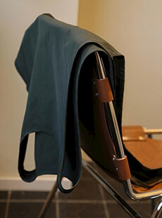 椅上搭着的衣物