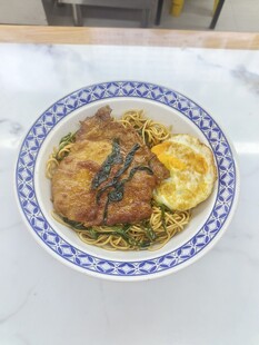 葱花大排荷包蛋盖浇面