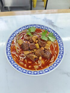 美味红烧牛腩汤面