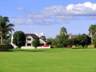 田园风光中的美丽住宅