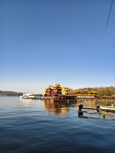 湖畔美景