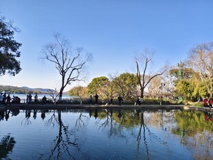 湖畔冬日风景