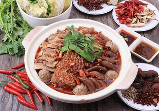 美味丰盛的川味毛血旺