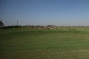 广阔绿茵高尔夫球场