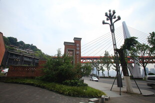江边景致与现代桥梁景观