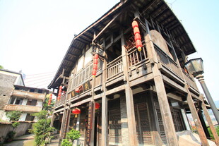 古色古香的木质传统建筑