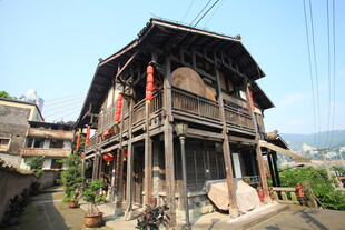 古朴吊脚楼民居风貌