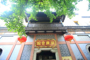 中式古宅门前景致