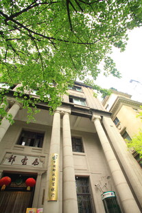 古典风格建筑 绿树掩映