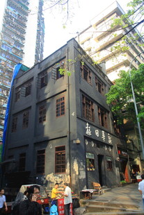 老城区中的古朴居民楼