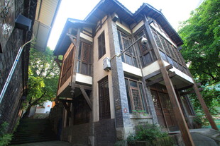 中式风格木质两层住宅