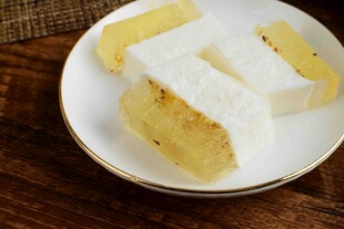 盘中美味糯米糕点