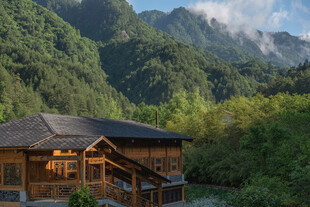 山间木屋 隐于自然之境