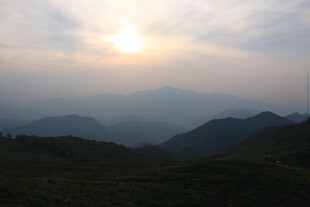 山间日出美景