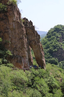 山间奇特岩石景观