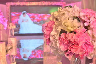 浪漫婚礼现场花卉布置