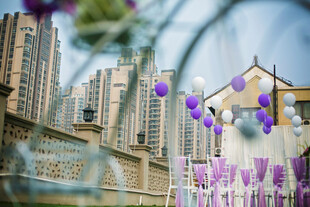 户外紫色系浪漫婚礼场景