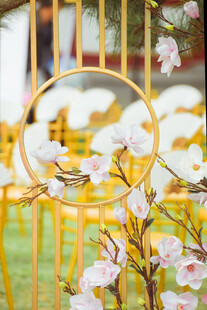 春日繁花间的精致装饰