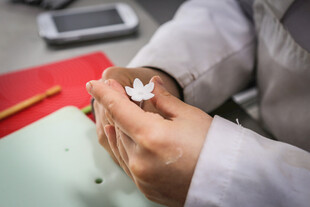 工艺品手工折纸艺术操作瞬间