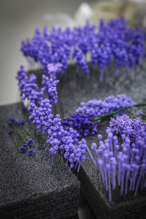 工艺品紫色薰衣草花簇特写