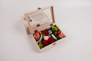 工艺品木质花盒盛放娇艳玫瑰